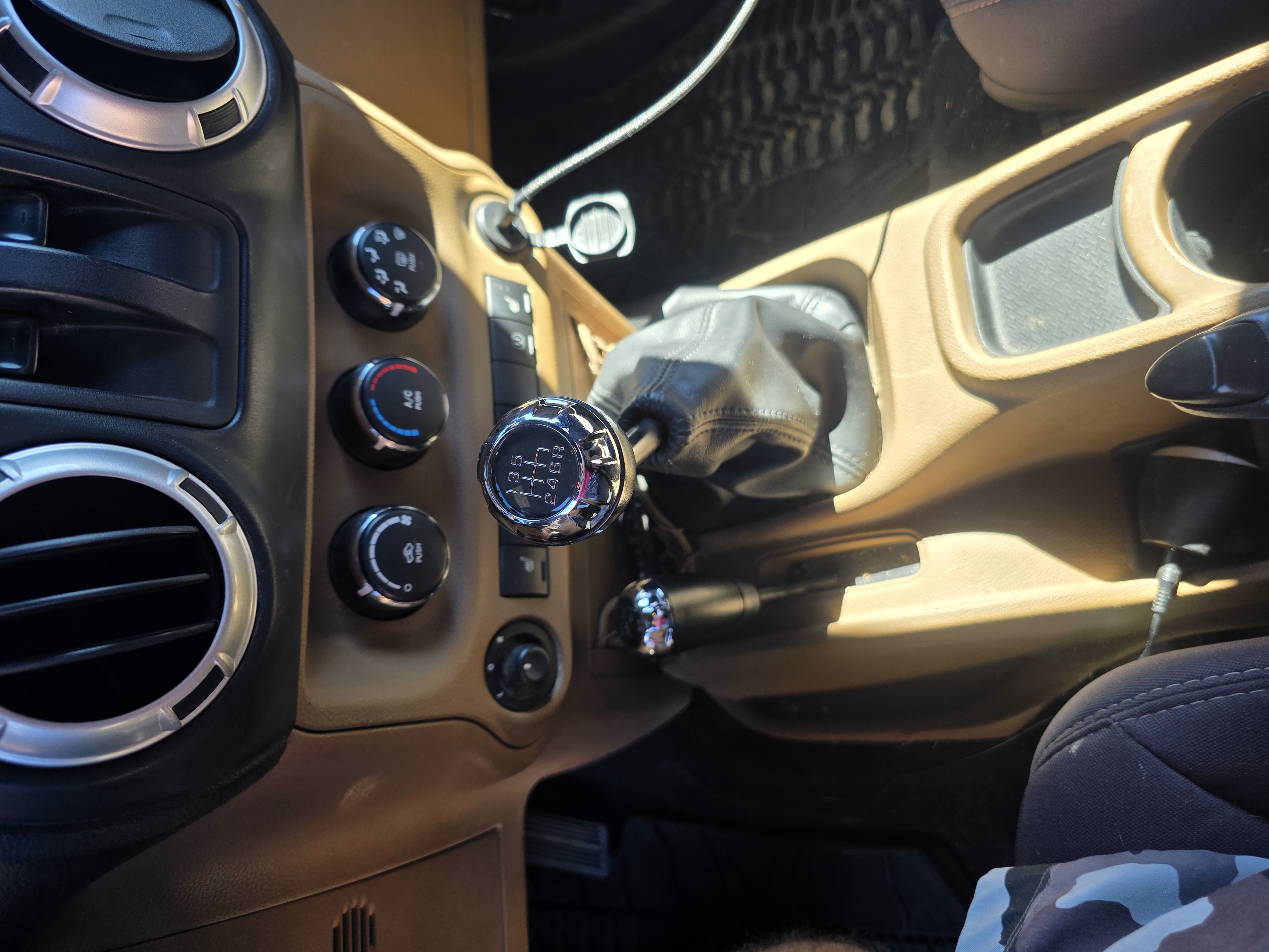 Used 2013 Jeep Wrangler Rubicon w/ PWR Convenience Group AWD/4WD image 10