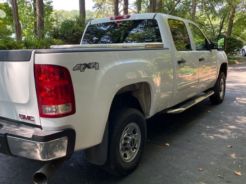 Used 2009 GMC Sierra 2500 SLE w/ SLE Preferred Package AWD/4WD image 12