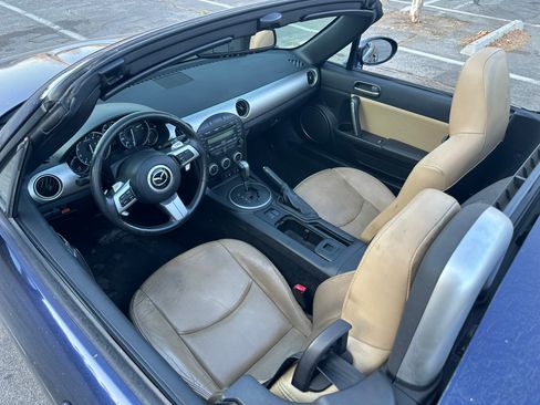 Used 2011 MAZDA MX-5 Miata Grand Touring w/ Premium Pkg image 20