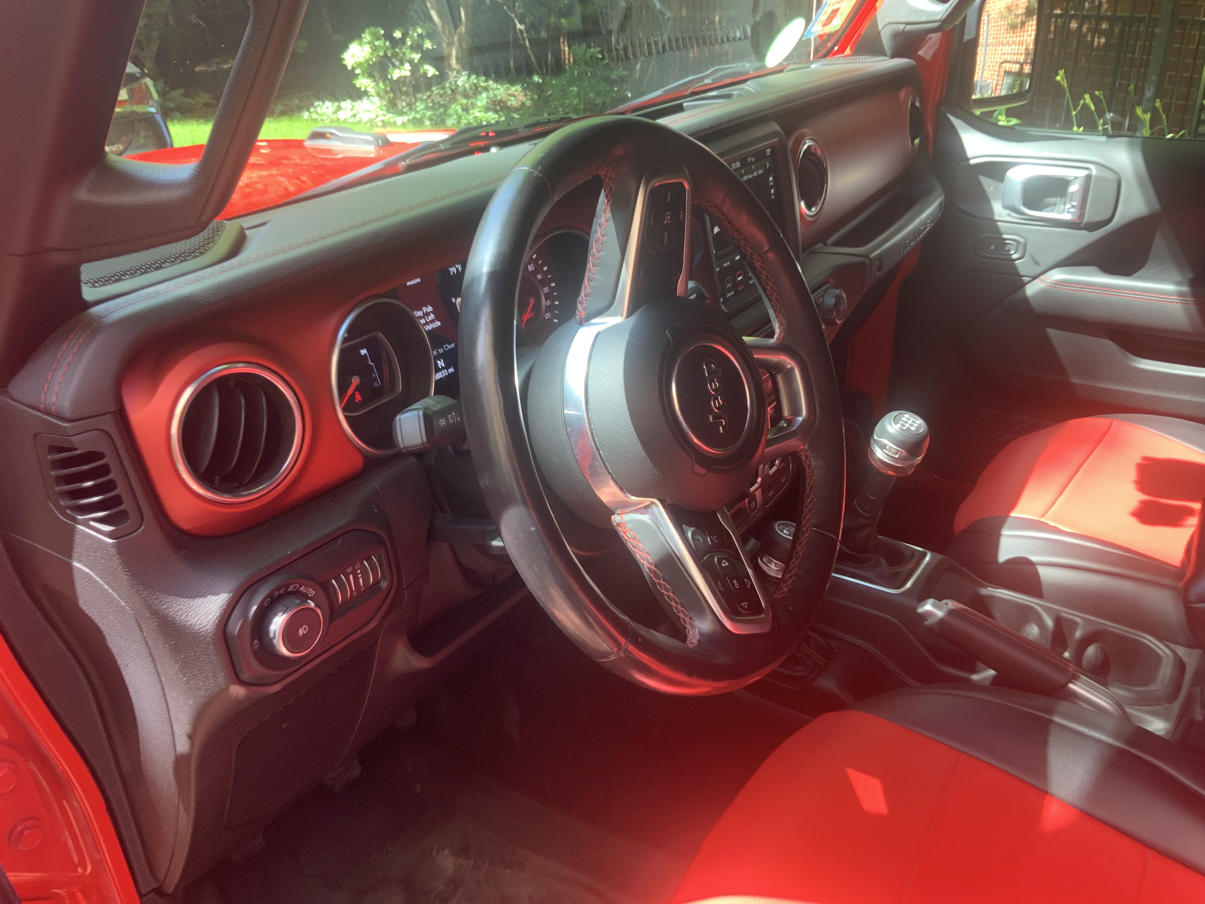 Used 2018 Jeep Wrangler Unlimited Rubicon AWD/4WD image 9