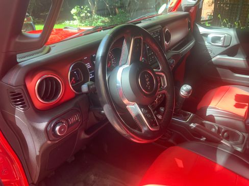 Used 2018 Jeep Wrangler Unlimited Rubicon AWD/4WD image 9