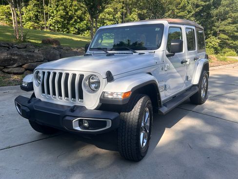 Used 2021 Jeep Wrangler Unlimited Sahara w/ Cold Weather Group AWD/4WD image 11