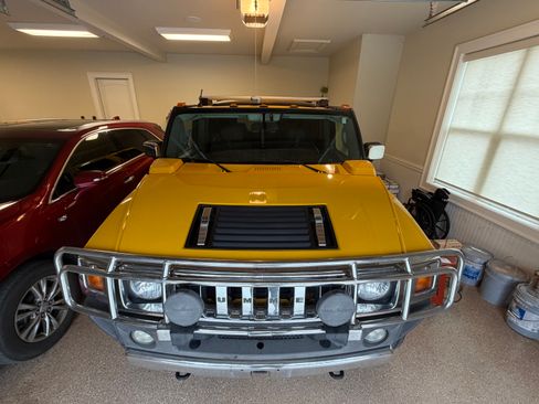 Used 2003 HUMMER H2 w/ Preferred Equipment Group image 28