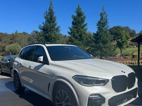 Used 2019 BMW X5 xDrive40i w/ M Sport Package image 1