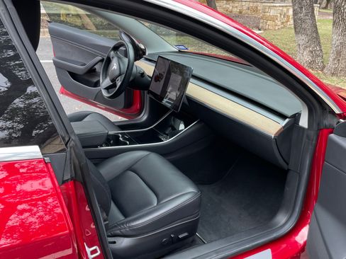 Used 2018 Tesla Model 3 Long Range image 10