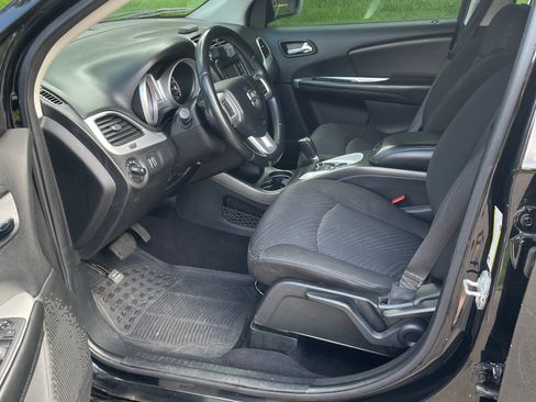 Used 2019 Dodge Journey SE w/ Connectivity Group image 4