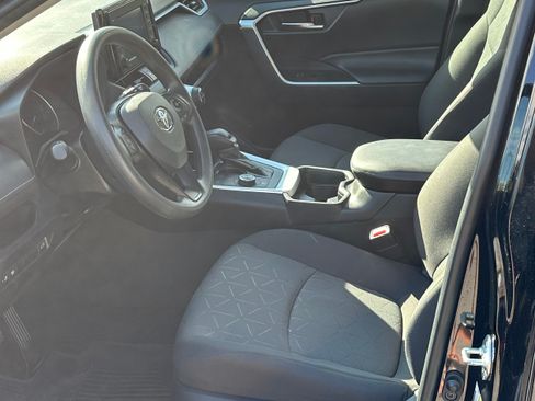 Used 2021 Toyota RAV4 XLE image 7