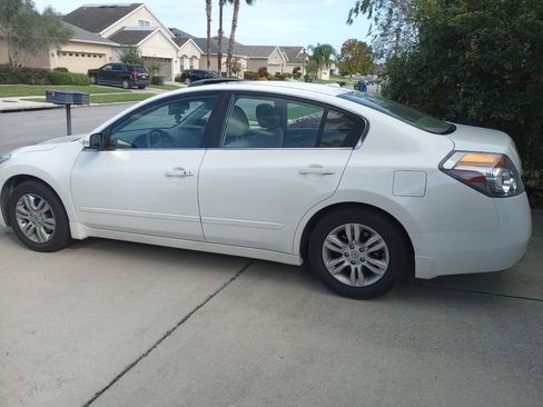 Used 2011 Nissan Altima 2.5 S w/ 2.5S Premium Audio Pkg FWD image 5
