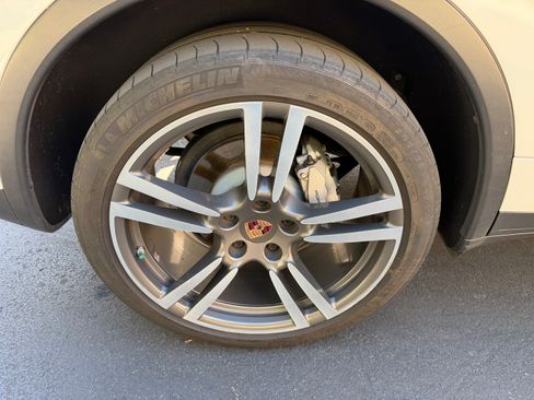 Used 2012 Porsche Cayenne S AWD/4WD image 20