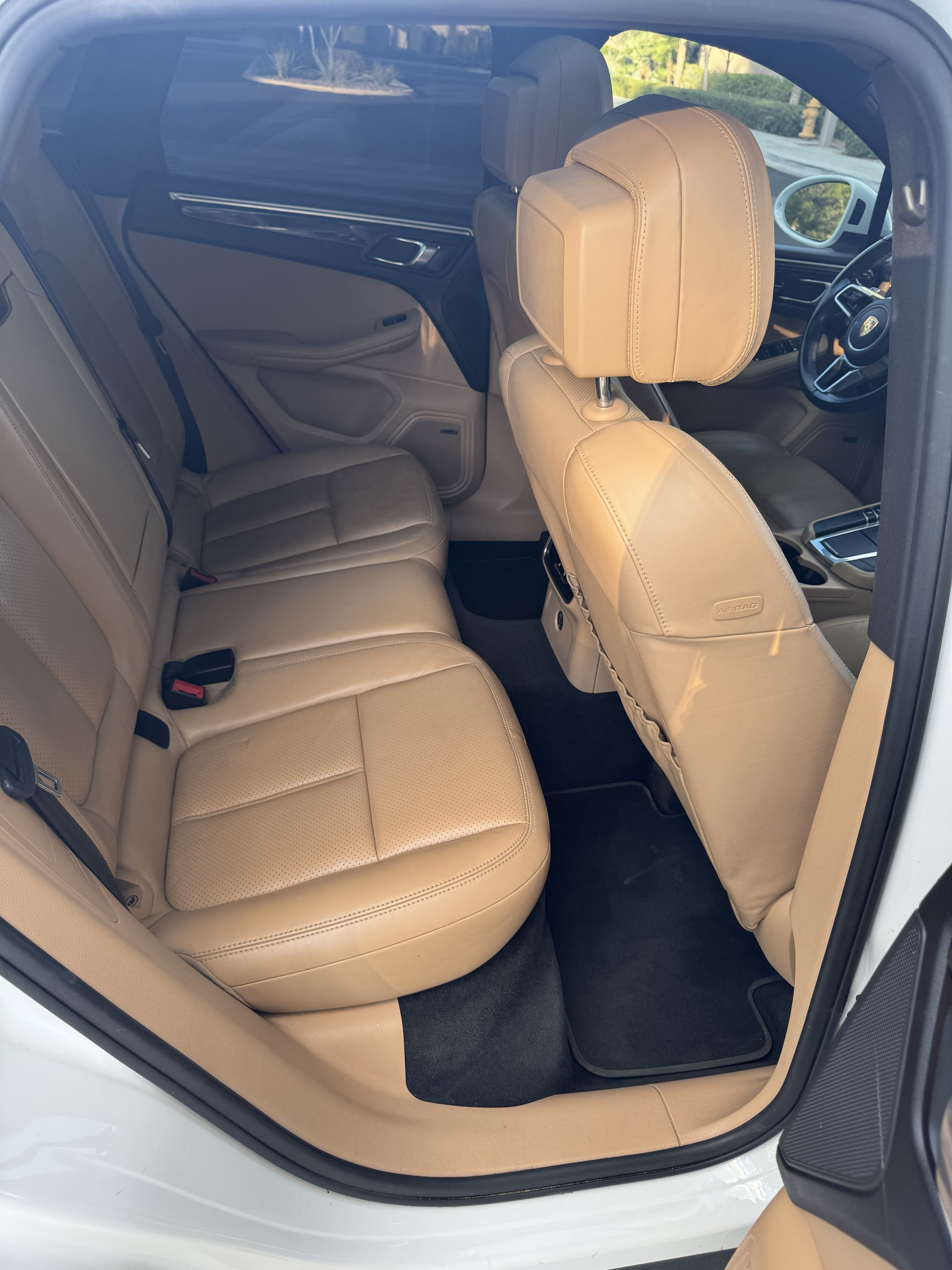 Used 2018 Porsche Macan Sport Edition AWD/4WD image 13
