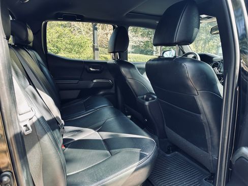 Used 2021 Toyota Tacoma Limited w/ Nightshade Package image 5