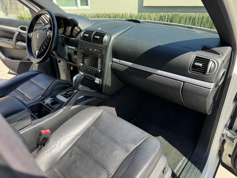 Used 2009 Porsche Cayenne AWD/4WD image 12