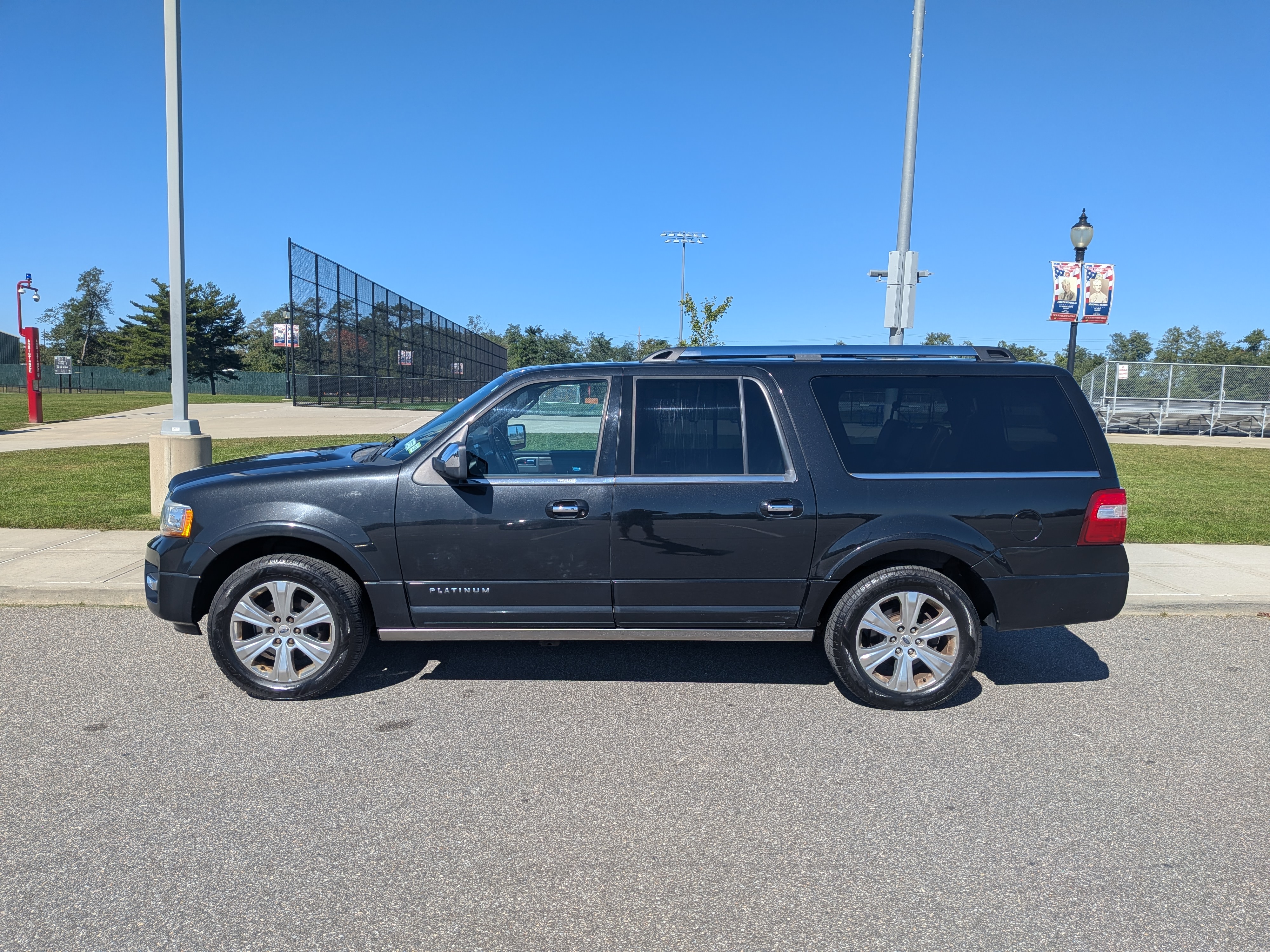 Used 2015 Ford Expedition EL Platinum AWD/4WD image 2