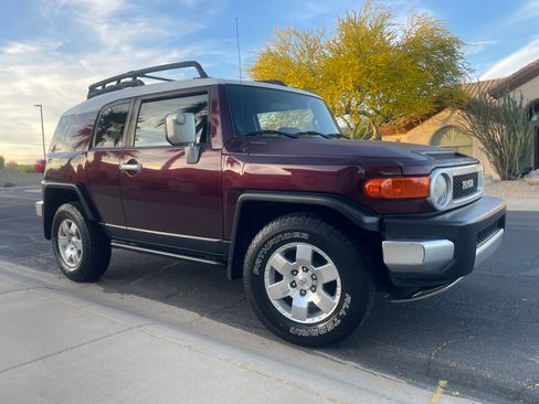 Used 2007 Toyota FJ Cruiser Sport Utility 2D image 9