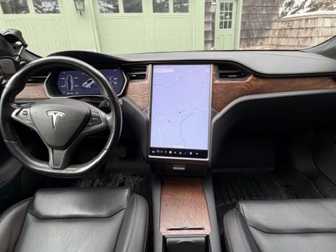 Used 2020 Tesla Model S Long Range Plus image 10