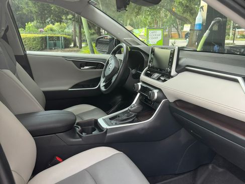 Used 2019 Toyota RAV4 Limited w/ Cold Weather Package FWD image 6