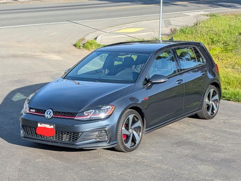 Used 2018 Volkswagen GTI SE image 1