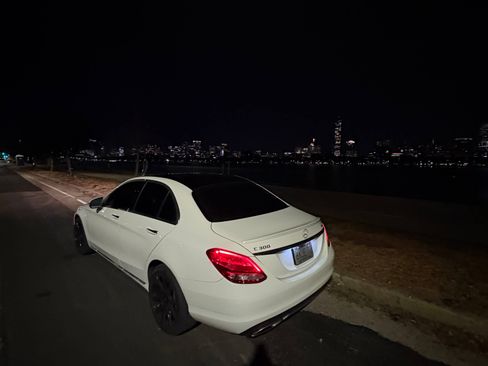Used 2018 Mercedes-Benz C 300 4MATIC Sedan image 5