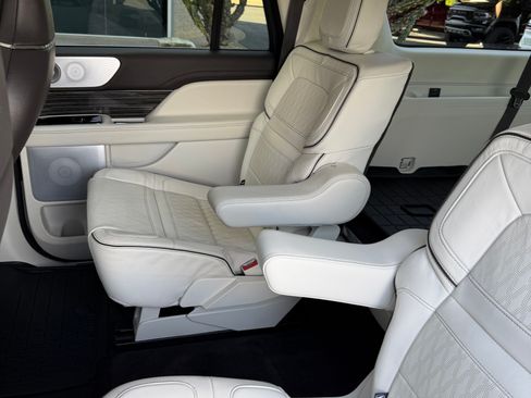 Used 2023 Lincoln Navigator L Black Label image 9
