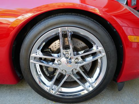 Used 2007 Chevrolet Corvette Coupe w/ Preferred Equipment Group RWD image 27