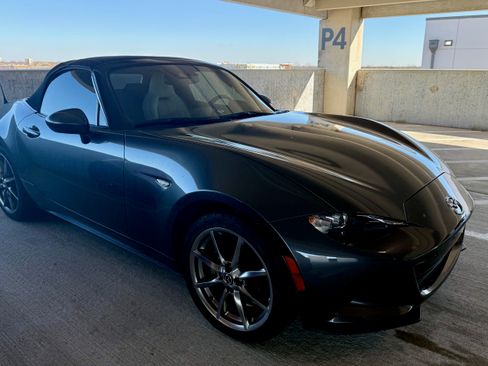 Used 2021 MAZDA MX-5 Miata Grand Touring image 2