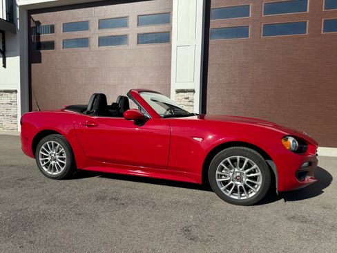 Used 2018 FIAT 124 Spider Abarth w/ Convenience Group image 4