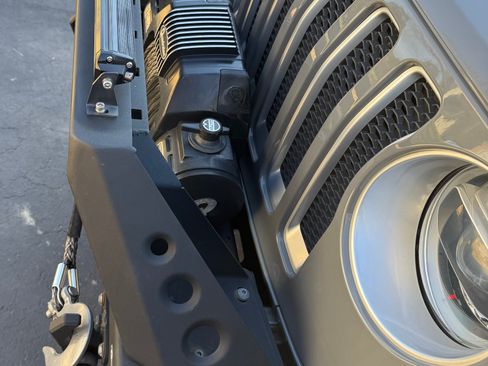 Used 2019 Jeep Wrangler Unlimited Sahara image 8