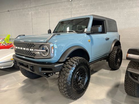 Used 2023 Ford Bronco Badlands image 9