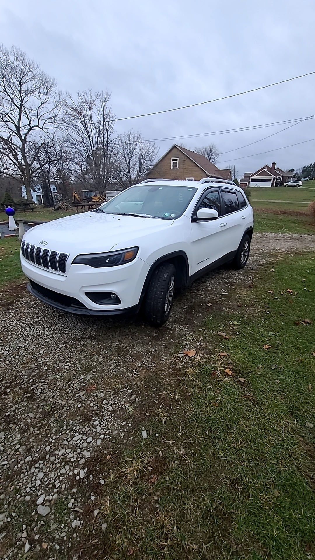 Used 2019 Jeep Cherokee Latitude Plus w/ Cold Weather Group AWD/4WD image 9