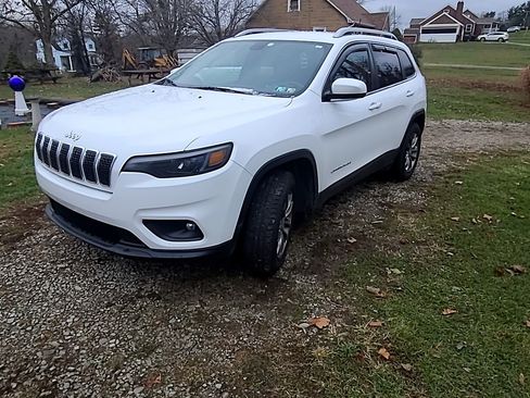 Used 2019 Jeep Cherokee Latitude Plus w/ Cold Weather Group AWD/4WD image 9