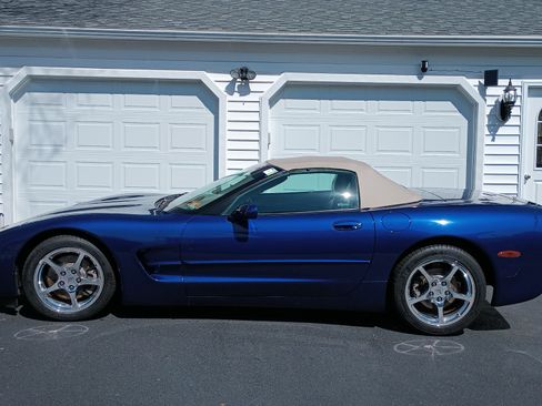 Used 2004 Chevrolet Corvette Convertible w/ Preferred Equipment Group image 4