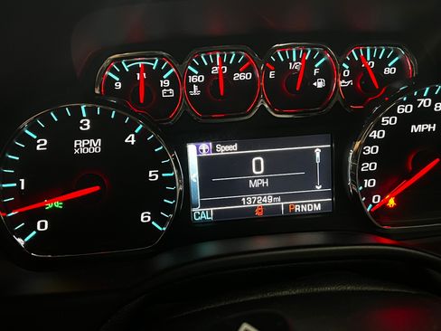 Used 2016 Chevrolet Suburban LT image 8