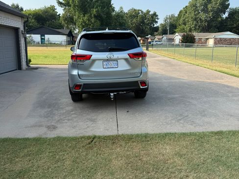 Used 2018 Toyota Highlander Limited Platinum AWD/4WD image 5