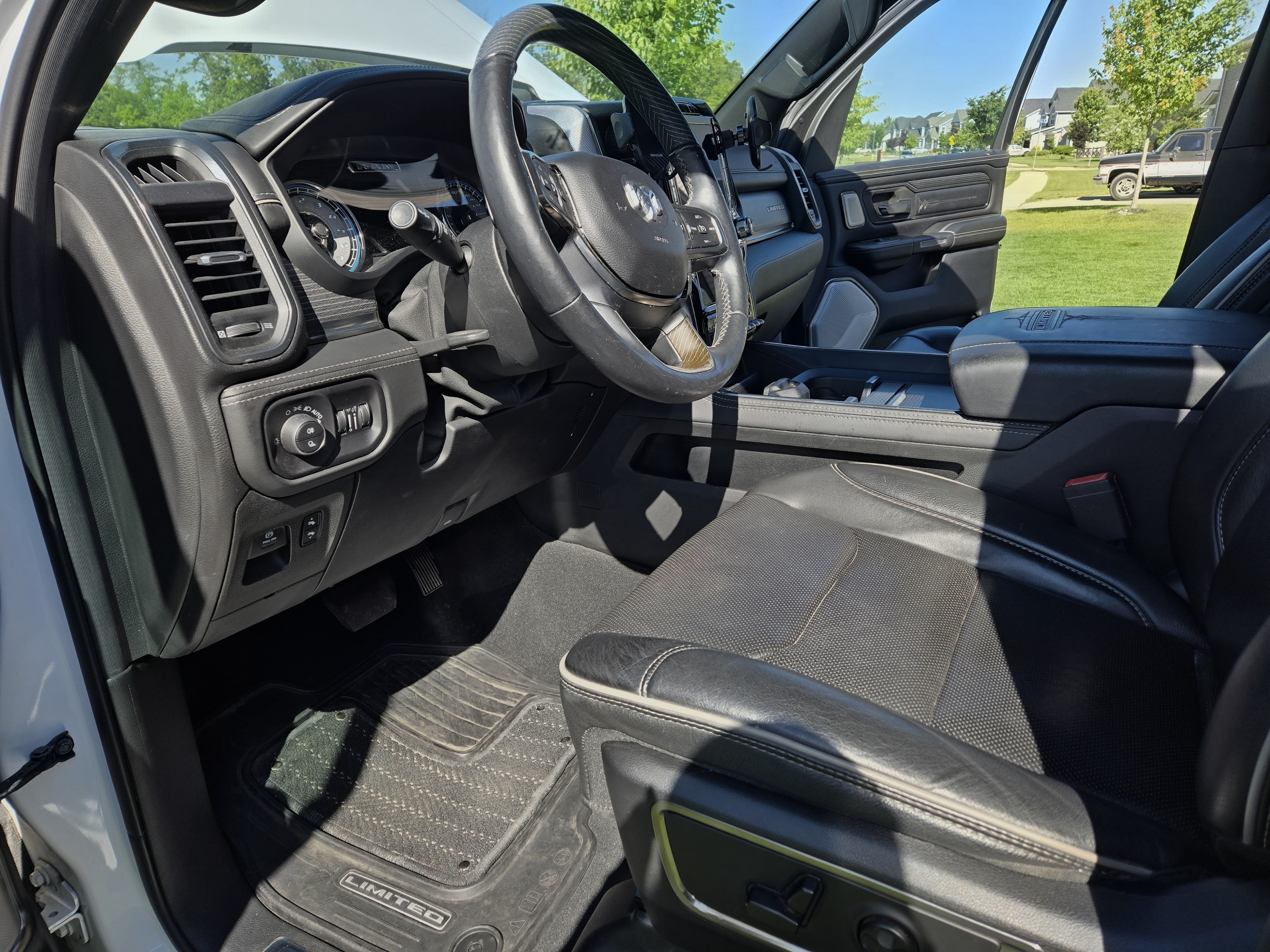 Used 2019 RAM 1500 Limited AWD/4WD image 11