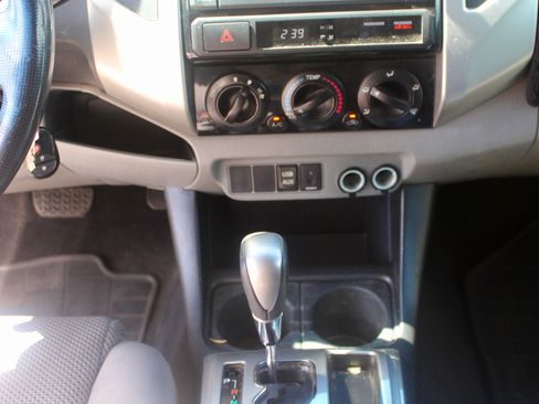 Used 2013 Toyota Tacoma PreRunner image 9