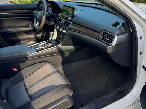 Used 2020 Honda Accord EX image 18