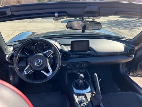 Used 2018 MAZDA MX-5 Miata Club w/ Brembo/BBS Recaro Package image 15