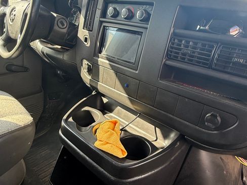 Used 2008 Chevrolet Express 2500 image 11