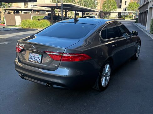 Used 2018 Jaguar XF Premium RWD image 10