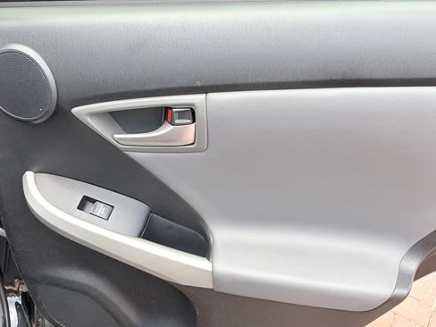 Used 2014 Toyota Prius Four FWD image 13
