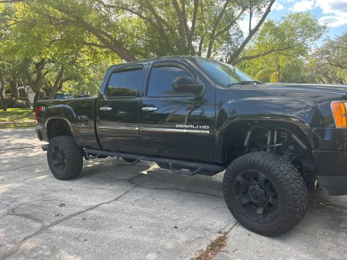 Used 2012 GMC Sierra 2500 Denali w/ Suspension Package, Off-Road AWD/4WD image 4