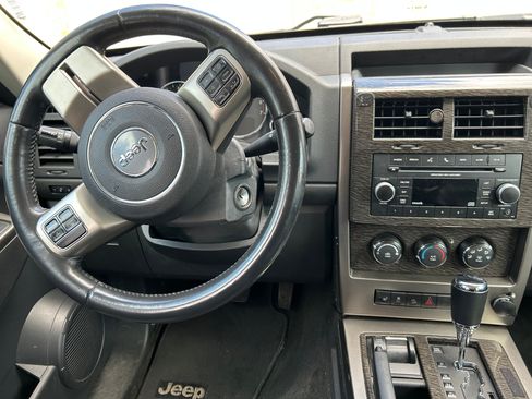 Used 2012 Jeep Liberty Limited image 14