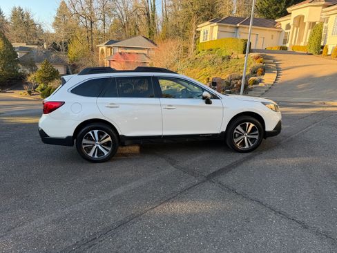 Used 2019 Subaru Outback 2.5i Limited image 4