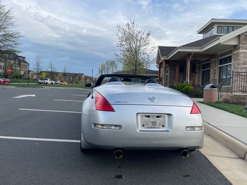 Used 2006 Nissan 350Z Enthusiast w/ (S02) Side Air Bags Pkg image 10