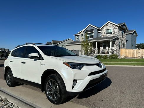 Used 2018 Toyota RAV4 Limited w/ Advanced Technology Package AWD/4WD image 14