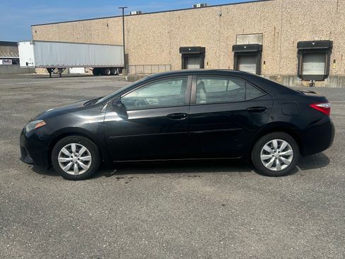 Used 2016 Toyota Corolla LE w/ Body Protection Package #1 FWD image 2