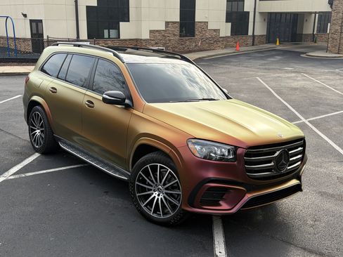 Used 2025 Mercedes-Benz GLS 450 4MATIC image 9