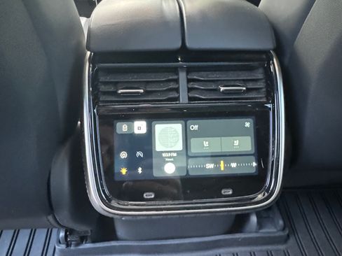 Used 2022 Rivian R1S Launch Edition image 8