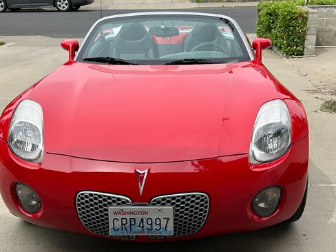 Used 2008 Pontiac Solstice Convertible w/ Premium Package RWD image 9