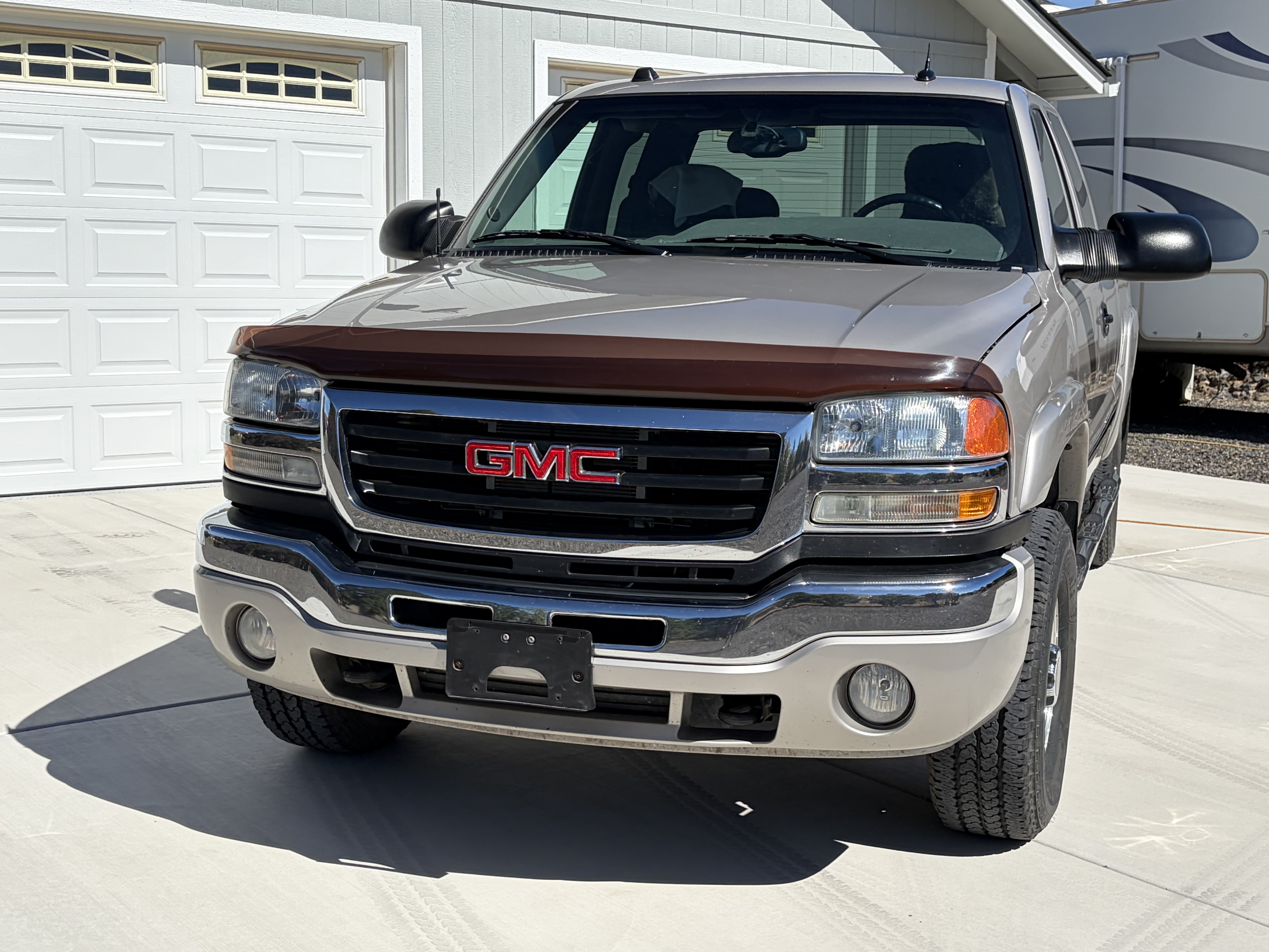 Used 2004 GMC Sierra 2500 SLT w/ Heavy-Duty Power Package AWD/4WD image 8